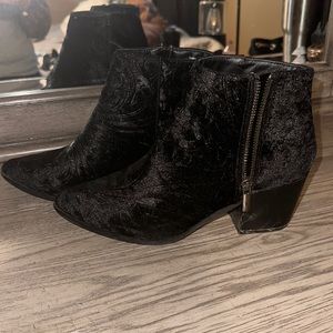 JustFab Floral black velvet heeled boots